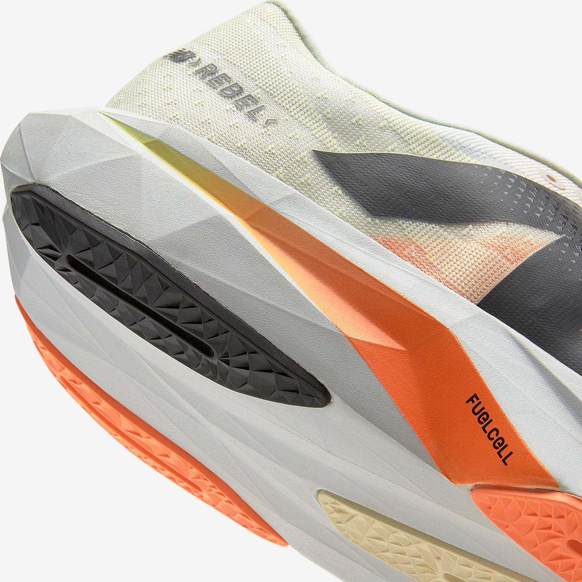 《☆超レア☆》☆New Balance☆Fue Cell Rebel V4 (D)☆Ivory