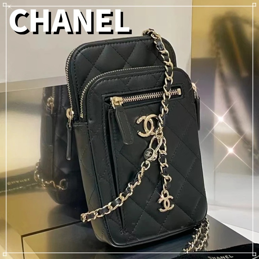 【CHANEL】圧倒的可愛いサイズ感。毎日持ちたいスマホポシェット
