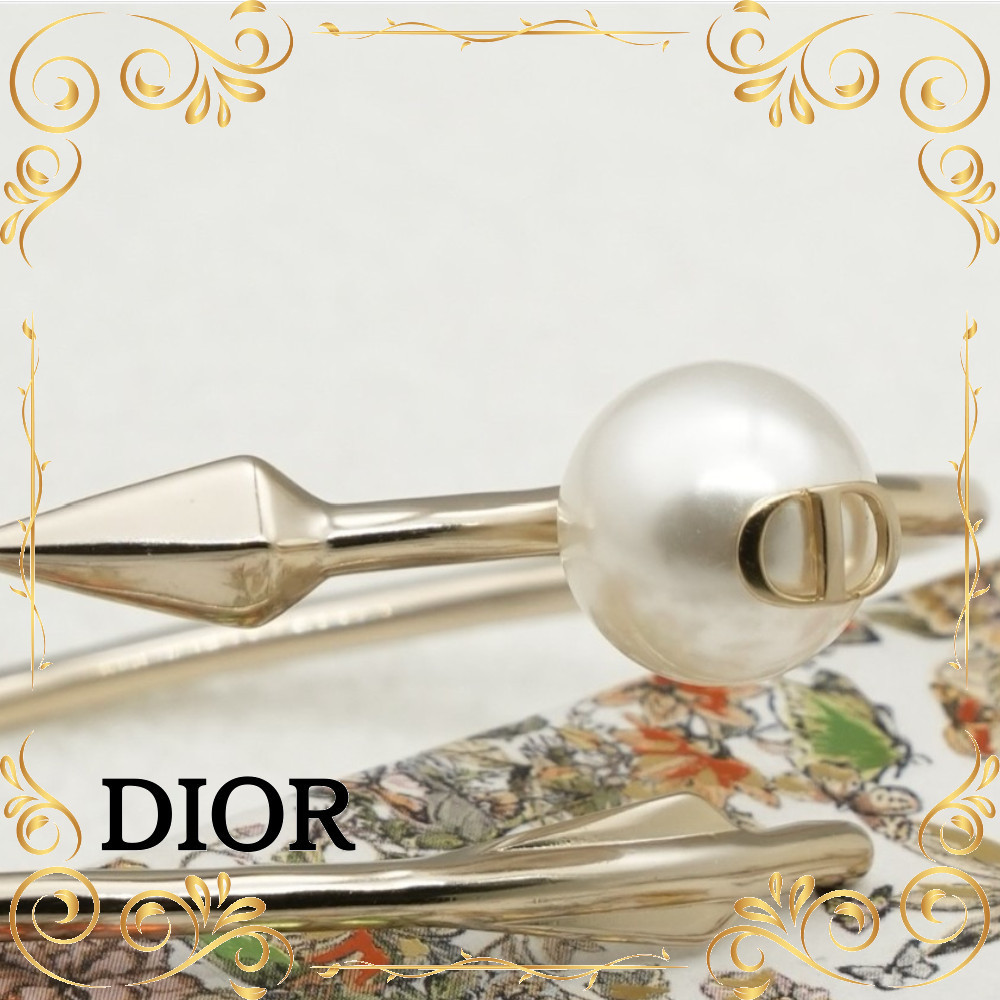 【★手元に上品なアクセントプラス★】Dior D-Vinity バングル