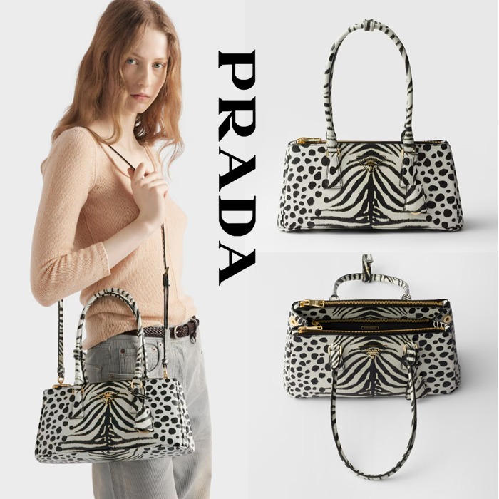 新作【PRADA】ガレリア ミディアム プリントサフィアーノ バッグ