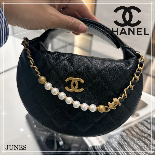 シルエットとパールチェーンが可愛い♪【CHANEL】ラウンドポーチ