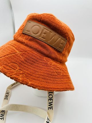 6万取引突破★UPS速達便！【LOEWE】リバーシブル バケットハット LOEWE(ロエベ) BUCKET(バケット) ハット(メンズ) - 海外通販のBUYMA