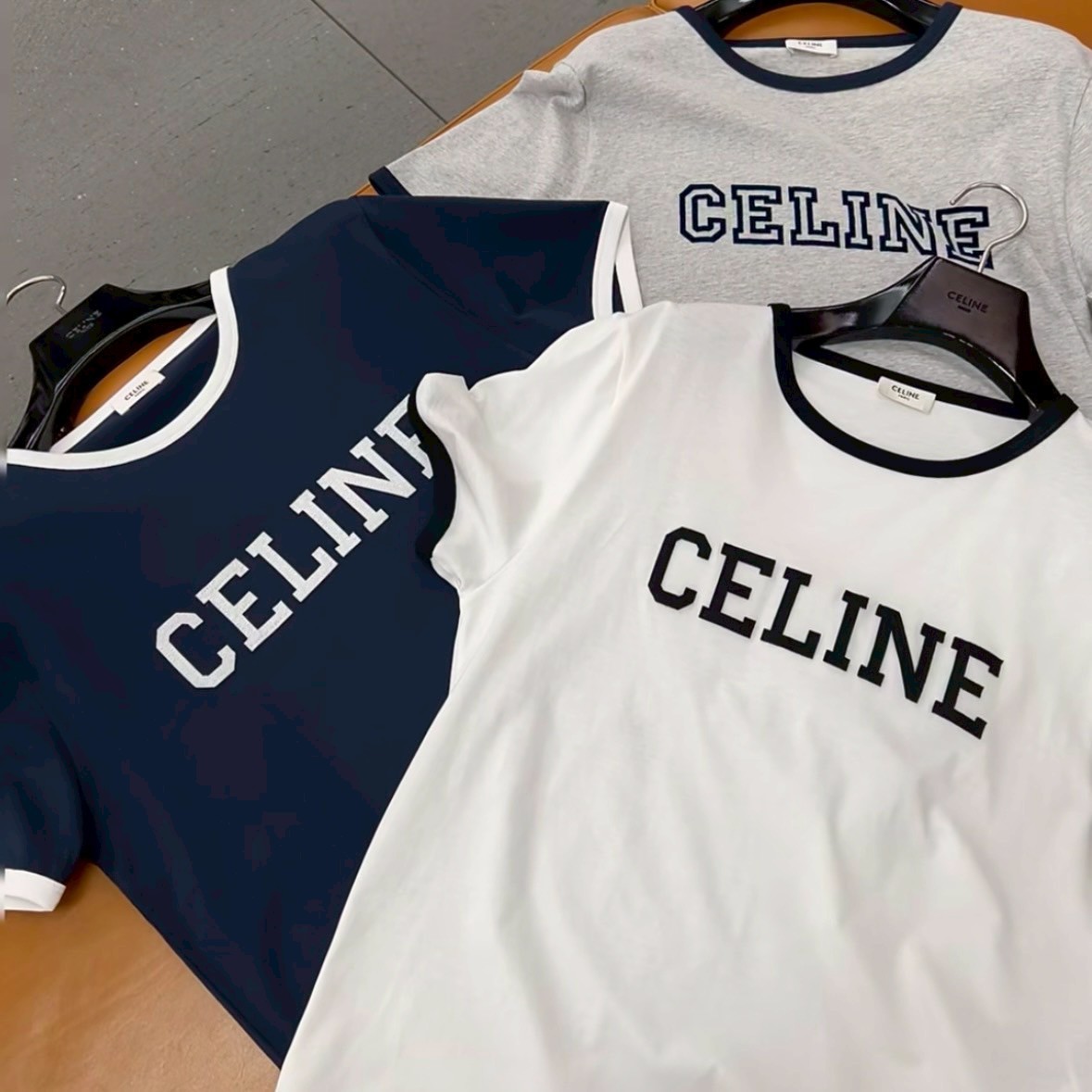 【毎日に、少しだけ“特別”を★】CELINE ロゴTシャツ