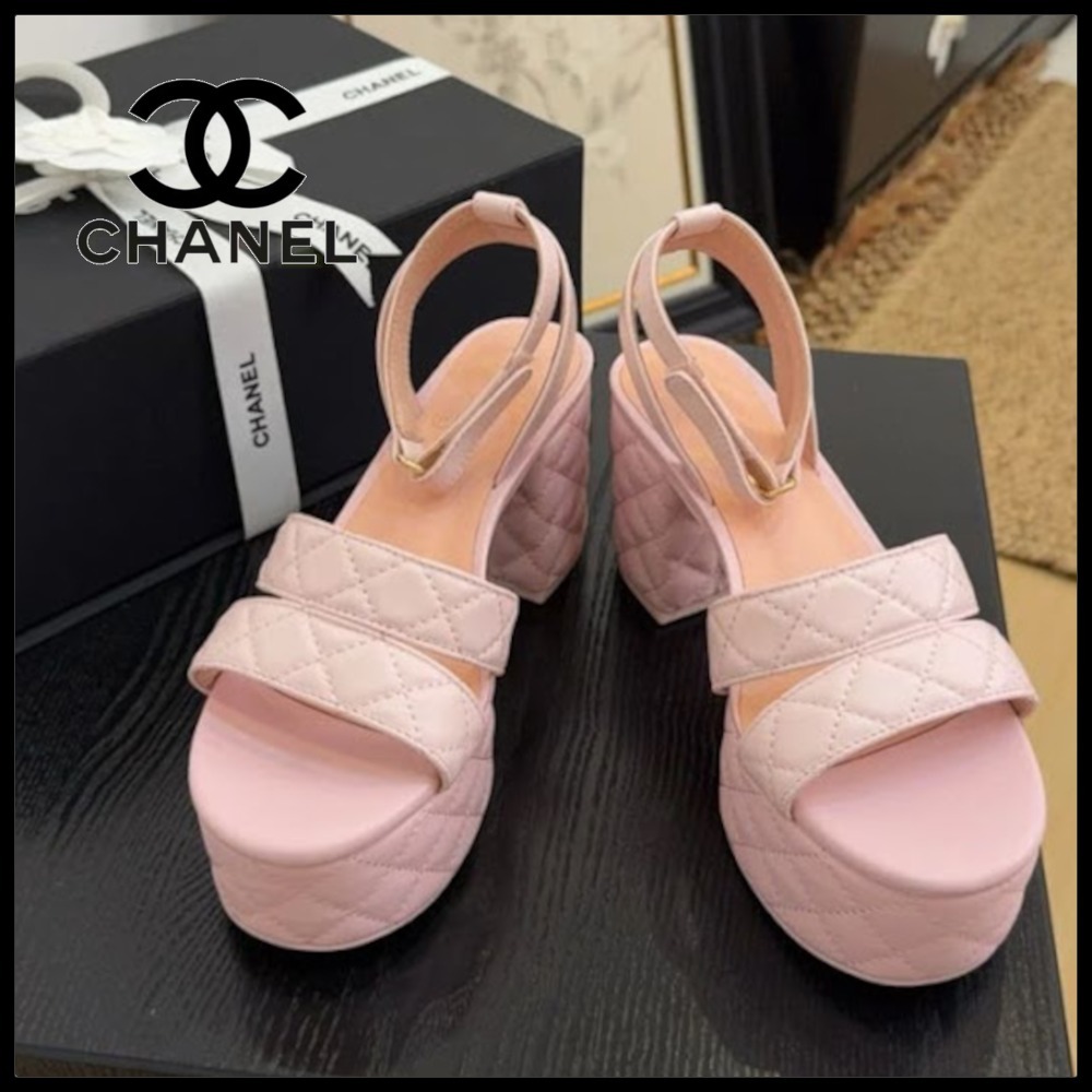 【目を惹く可愛さ♪】CHANEL      サンダル