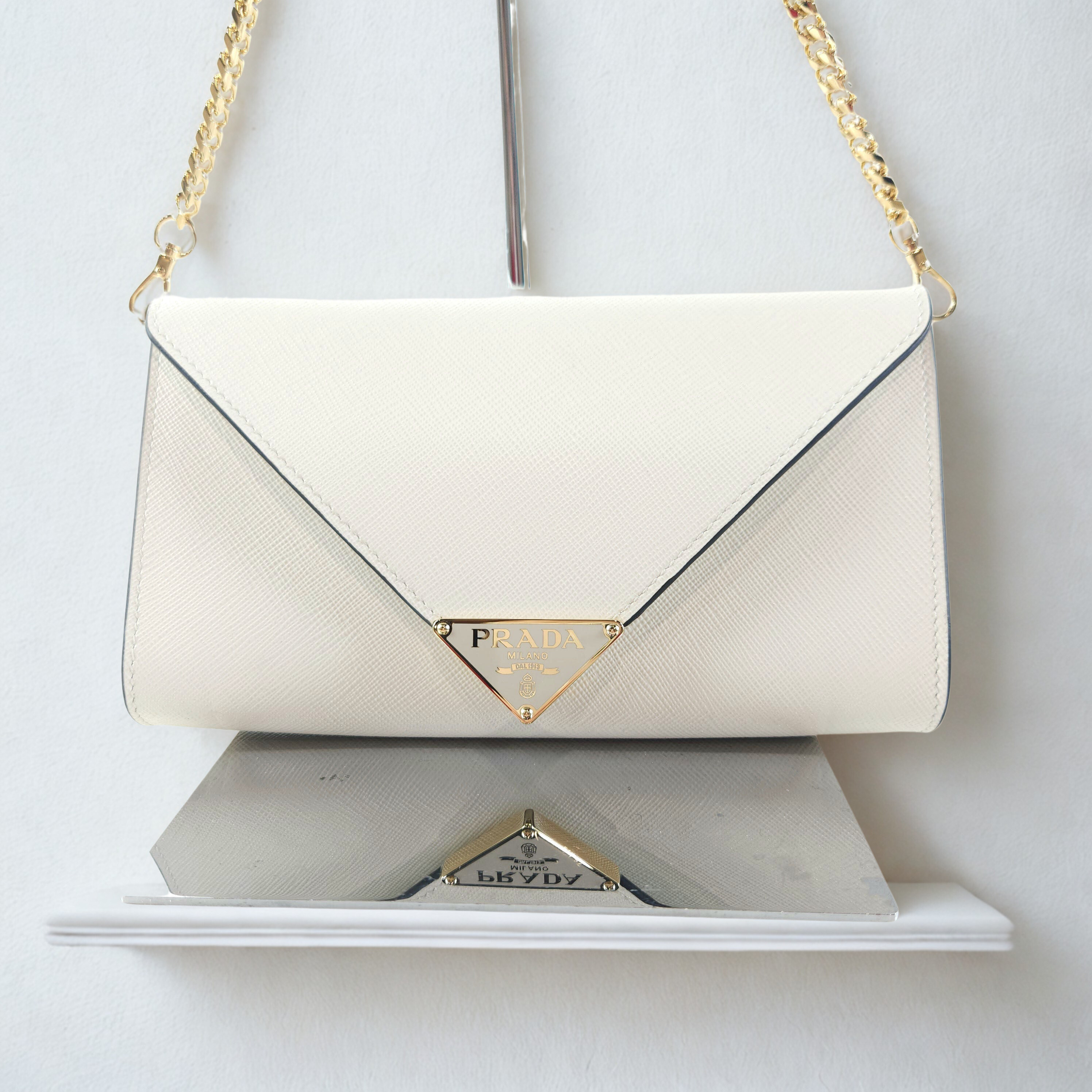 美品【プラダ】チェーンウォレットバッグ 新品級