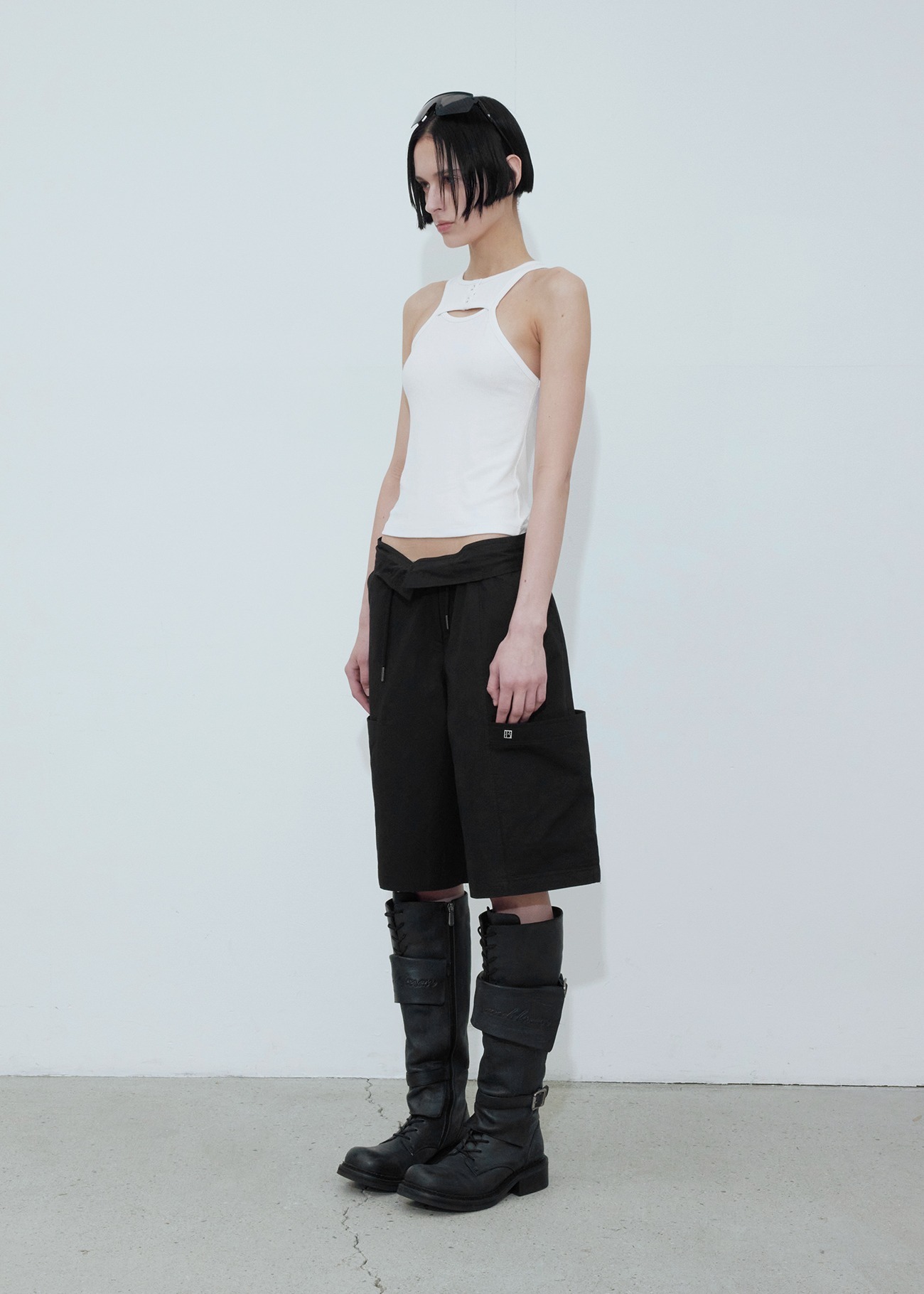 《bohemian seoul》 DARKNESS LOW WAIST SHORTS
