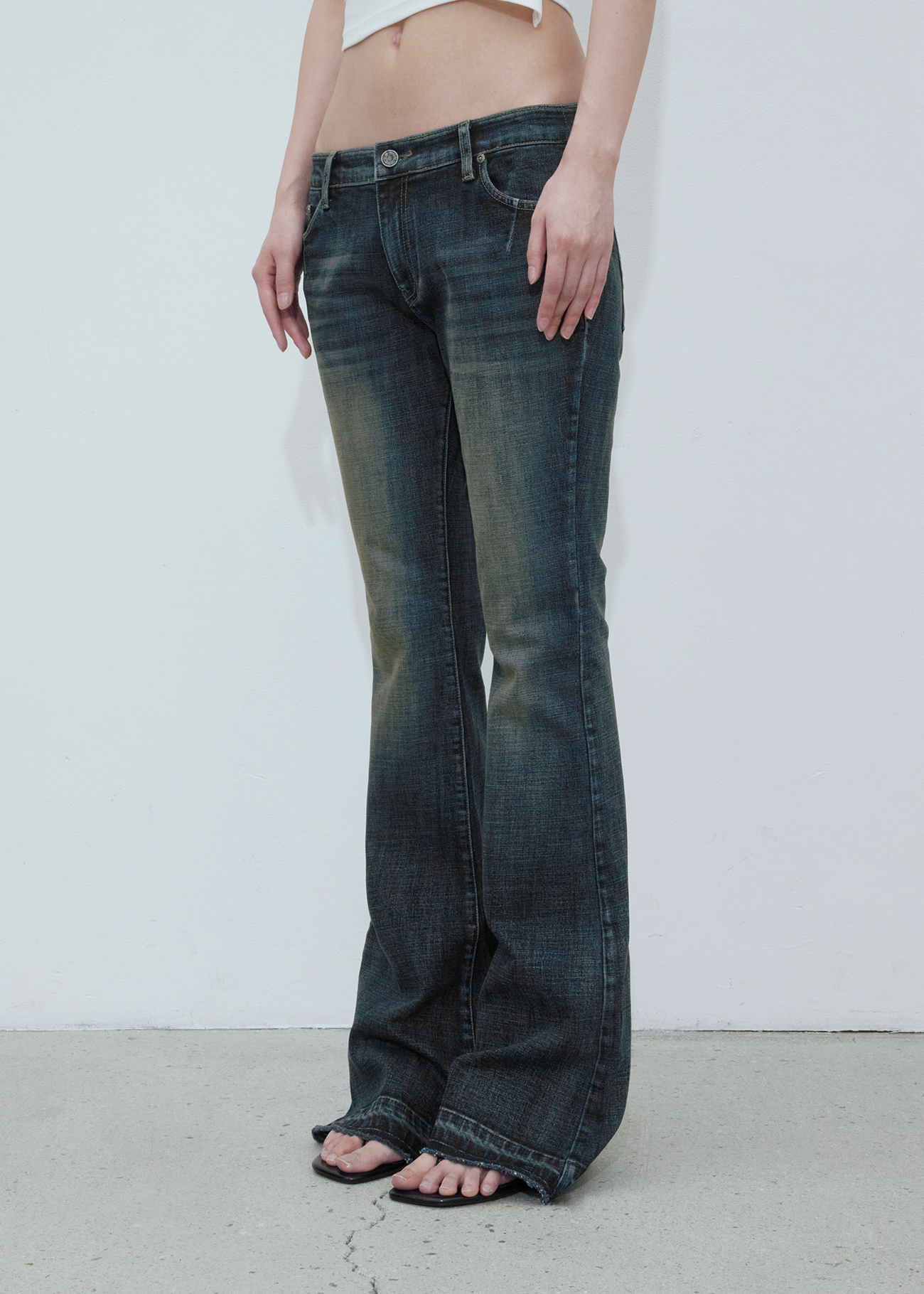 《bohemian seoul》 VINTAGE BLUE BOOTCUT JEANS