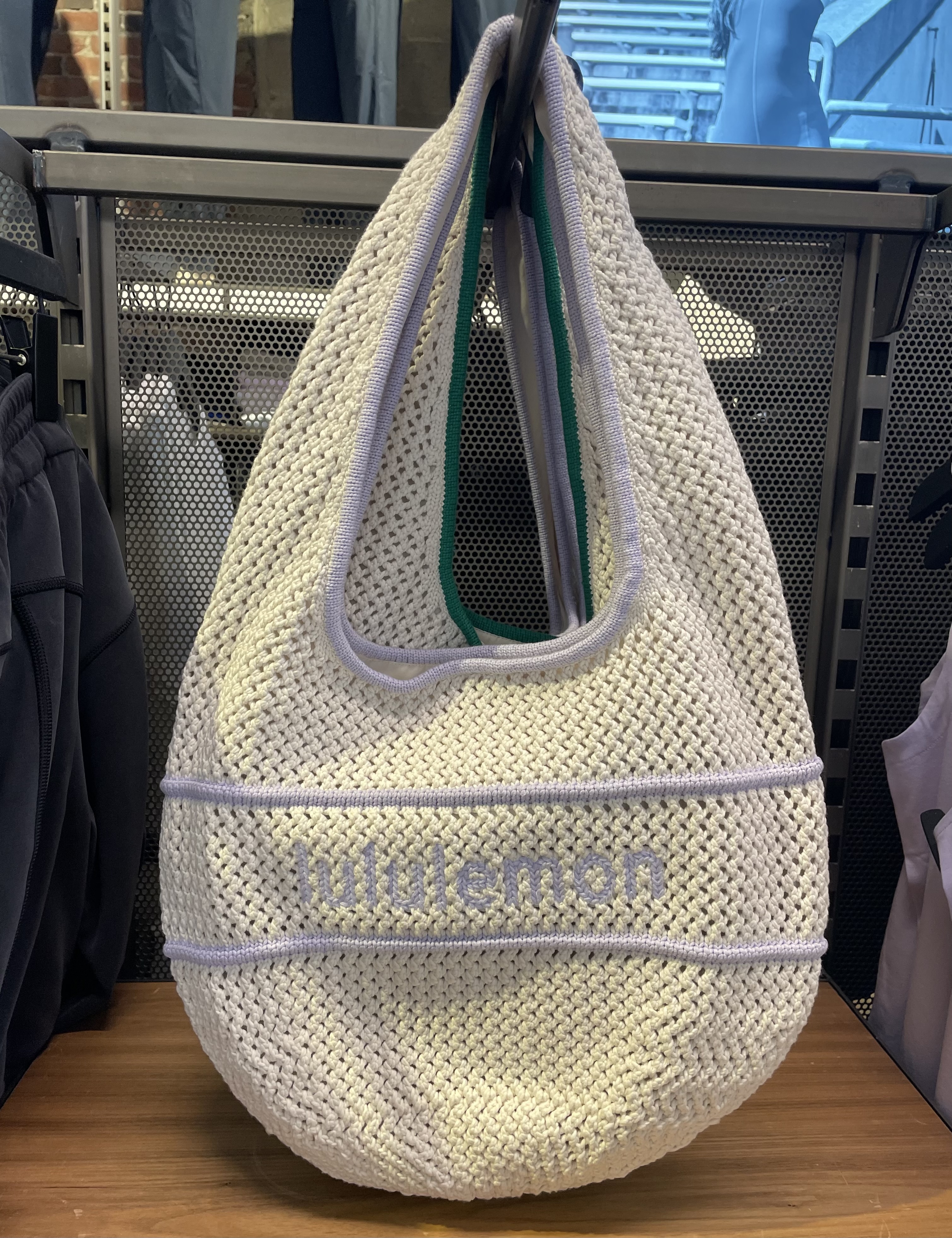 【lululemon】軽やかなクロシェット ショルダーバッグ 7L