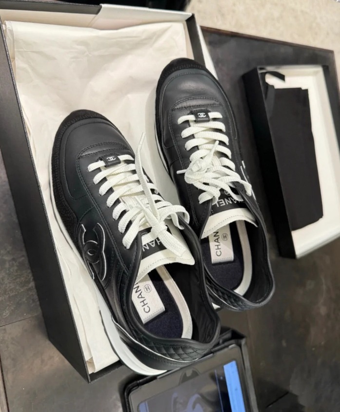 【《足元に可愛さをプラス♪》】CHANEL スニーカー ロゴ