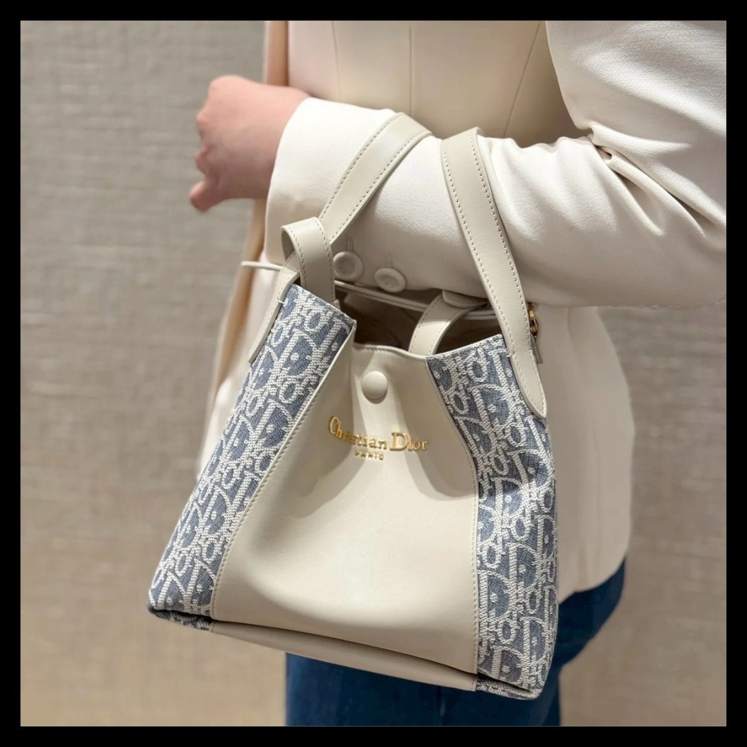 【どんなコーデにも♪】DIOR Signature バケットバッグ スモール