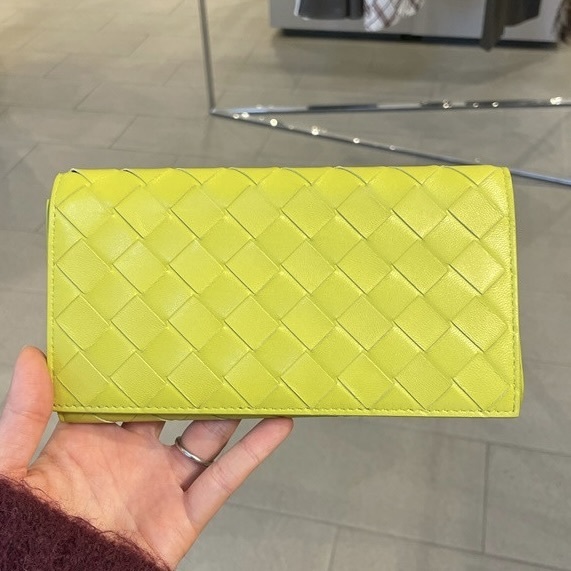 直営店☆BOTTEGA VENETA☆ INTRECCIATO フラップ 長財布/ KIWI