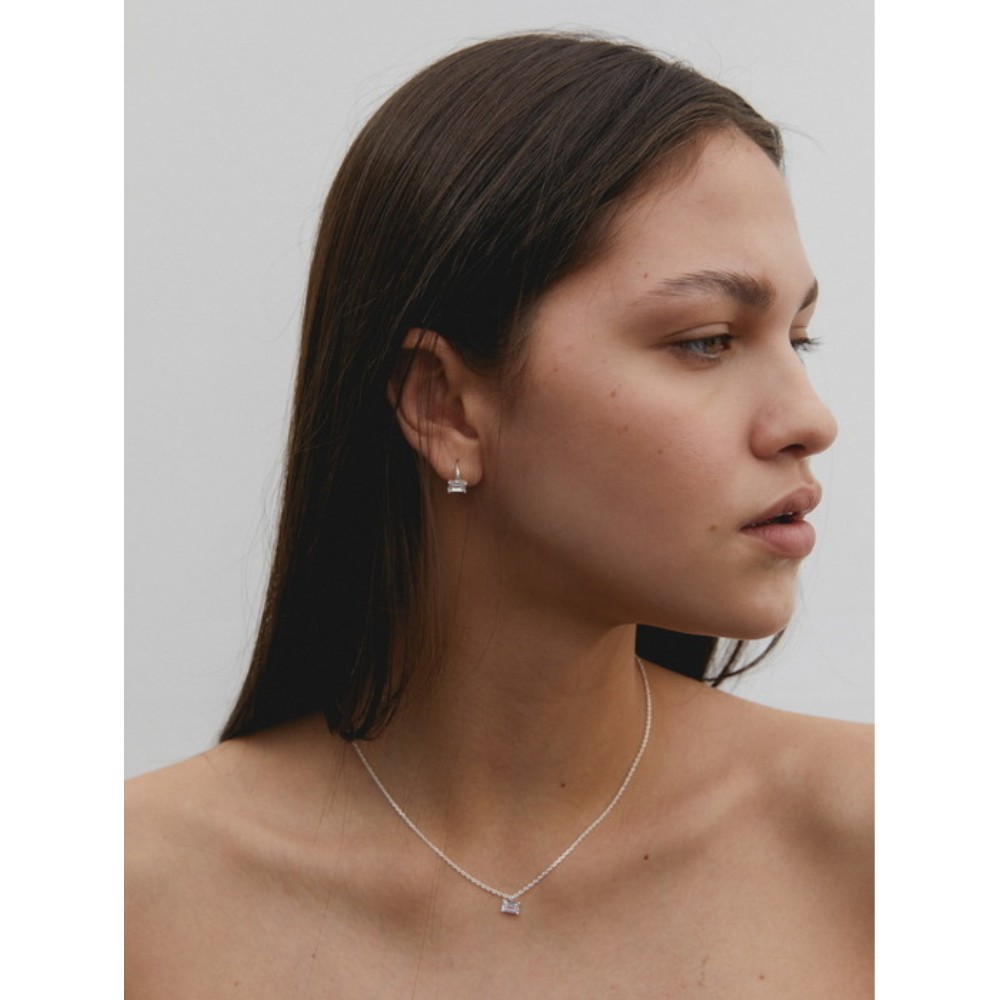 ★MIDNIGHT MOMENT.★ square one touch earring white