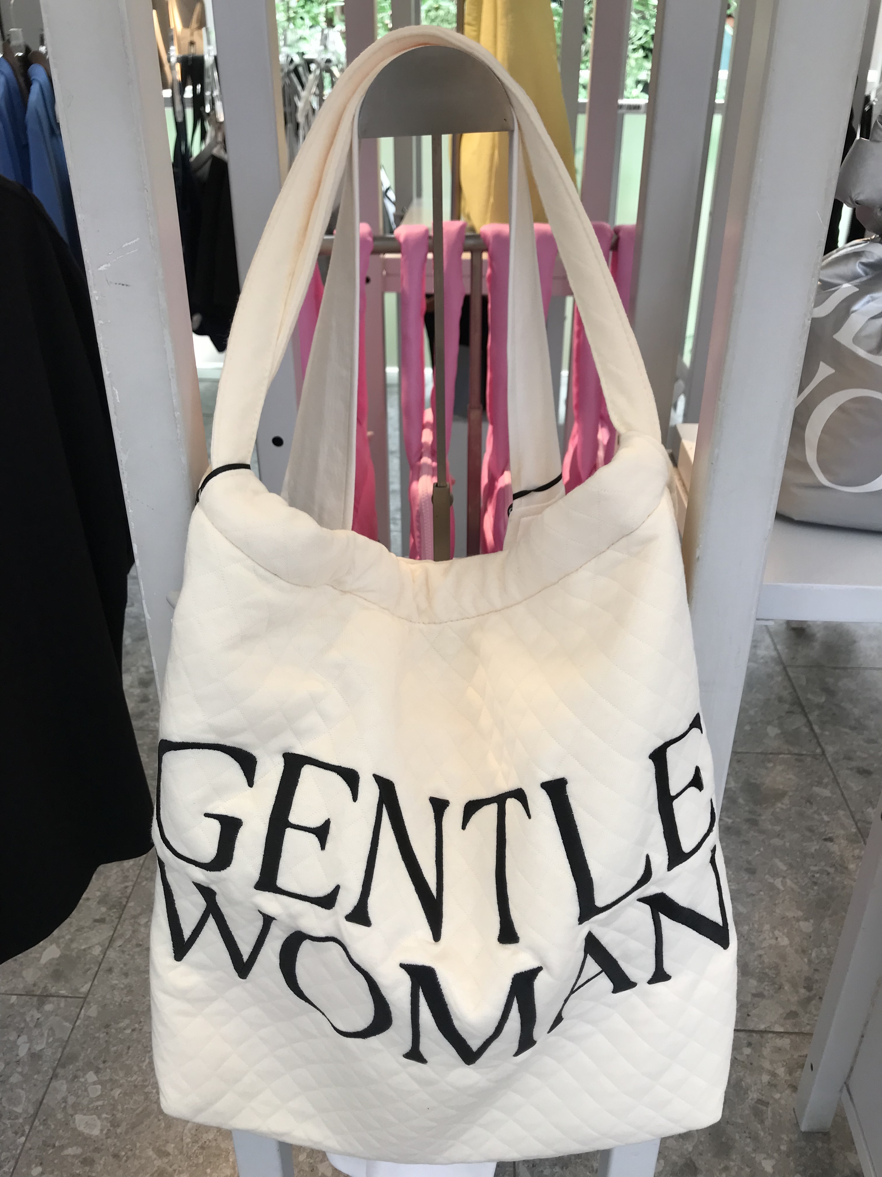ジェントルウーマン GENTLEWOMAN 大きめショルダーバッグ
