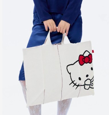 バッグ・カバンその他 Lucky Pleats Knit XL Hello Kitty Vanilla