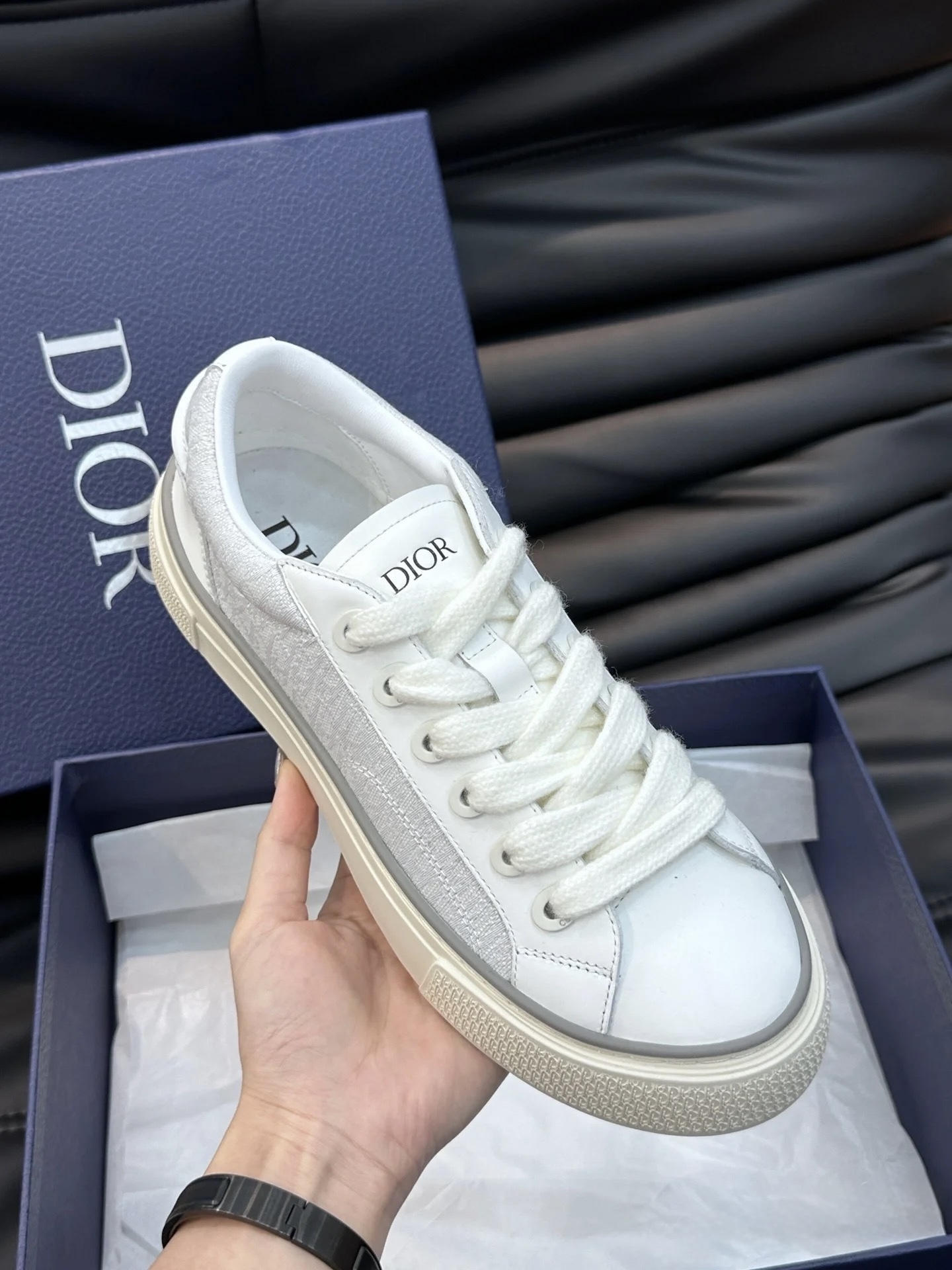 【シンプルながら存在感たっぷり☆】Dior 《B33》スニーカー
