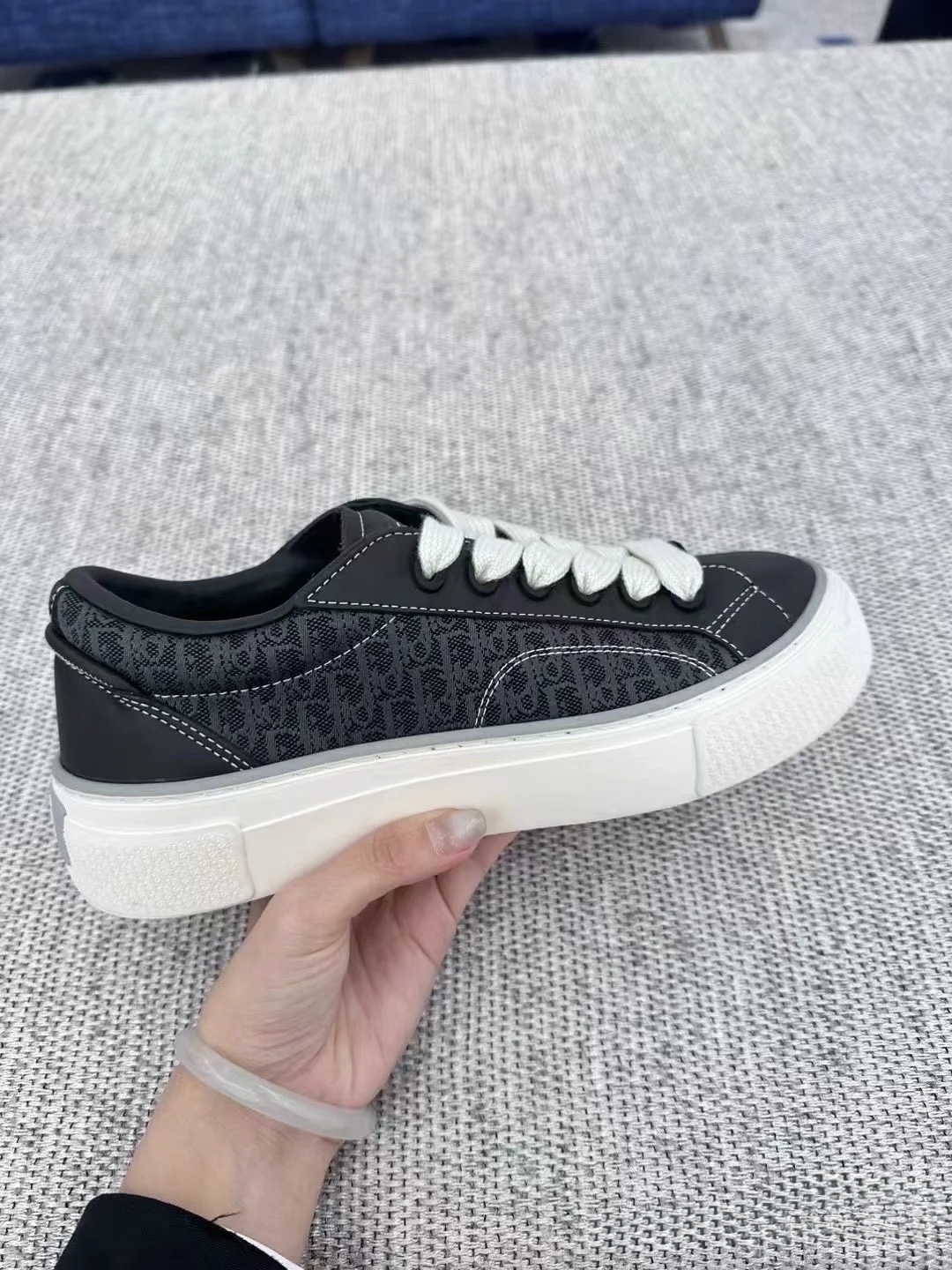 【シンプルながら存在感たっぷり☆】Dior 《B33》スニーカー