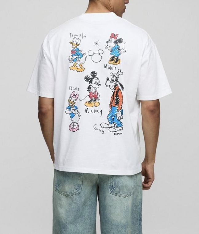 《boohoo》ディズニーミッキーマウスライセンスTシャツ