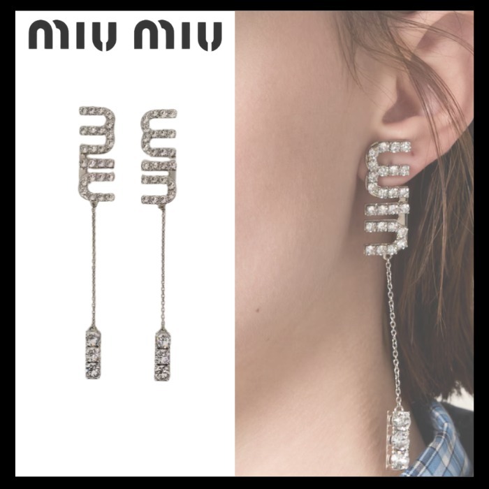 すぐ届く【miumiu】ピアス クリスタル ロゴ チャーム