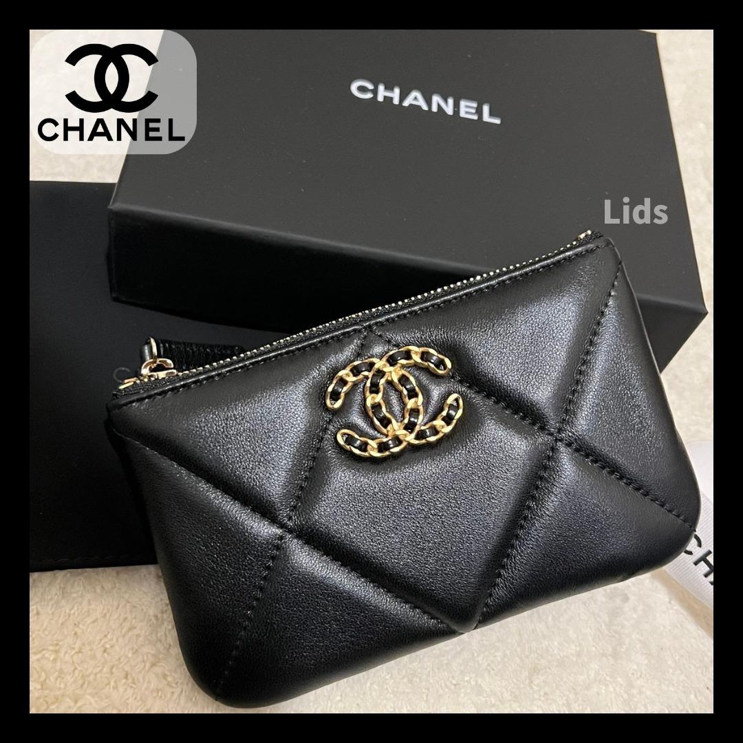 【毎日に華を・手のひらサイズの贅沢】CHANEL 19 ミニポーチ