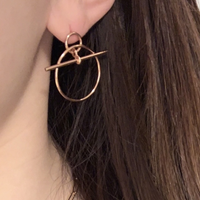 【一流の女性に、一流の逸品を】HERMES フープピアス Loop PM 一流の女性に、一流の逸品を】HERMES フープピアス Loop PM
