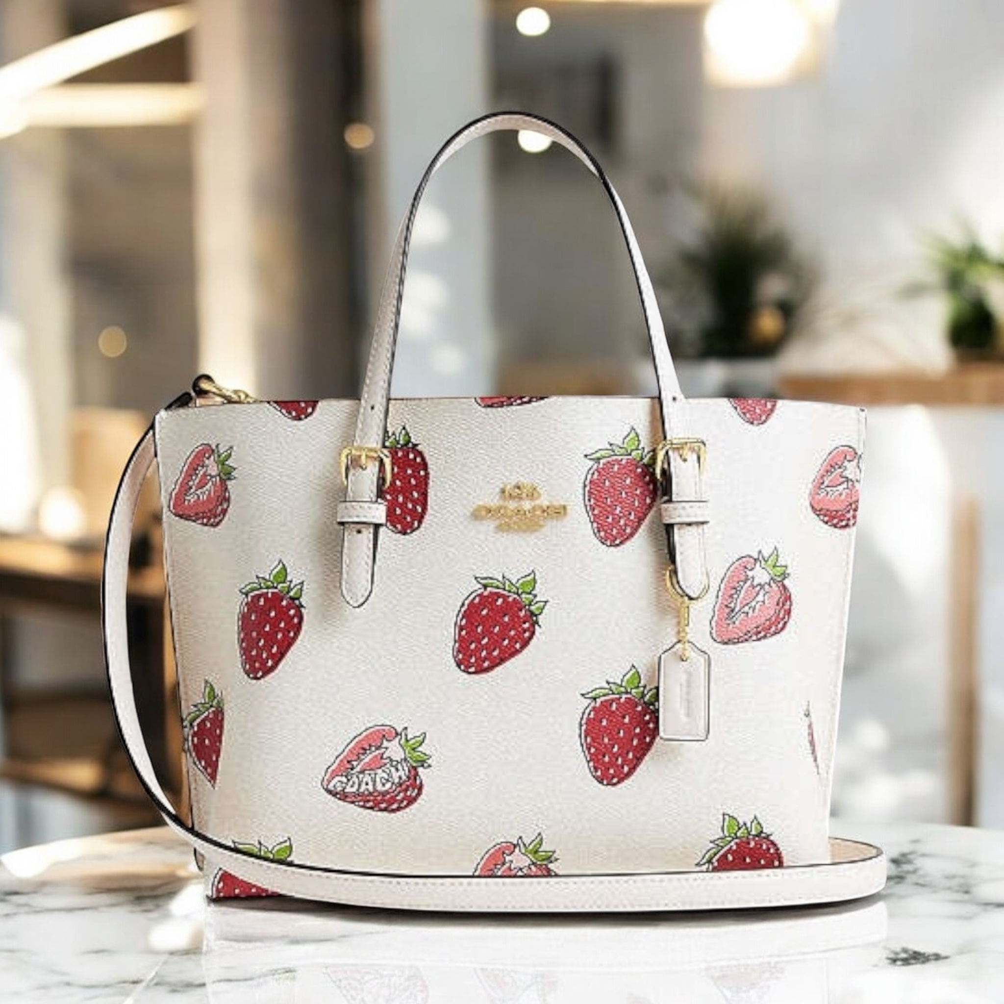 国内発/本物保証/COACH ストロベリー モリー トートバッグ☆レア
