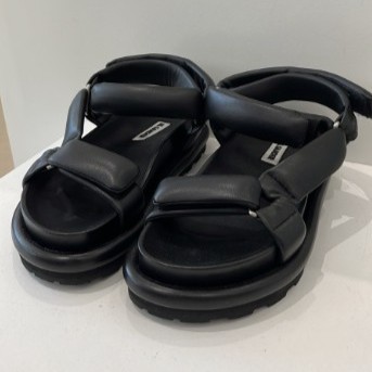 直営店☆JIL SANDER☆ パデッド アンクルストラップ サンダル