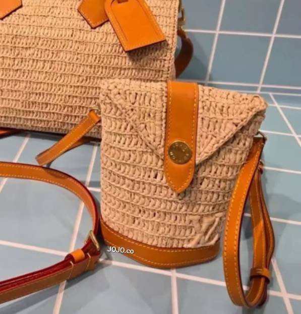 《軽やかな印象♪》LV ショルダーバッグ エンベロープポーチ