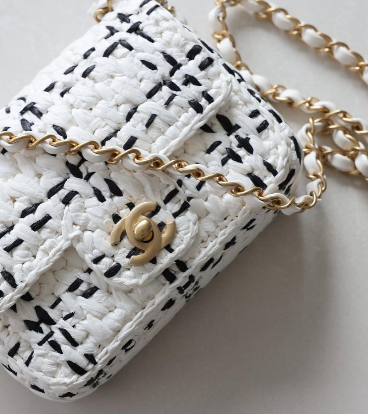 【CHANEL】ミニフラップ バッグ ホワイト AS3944 B10621 NN546 CHANEL】シャネル ミニ フラップ バッグ ロゴ ホワイト