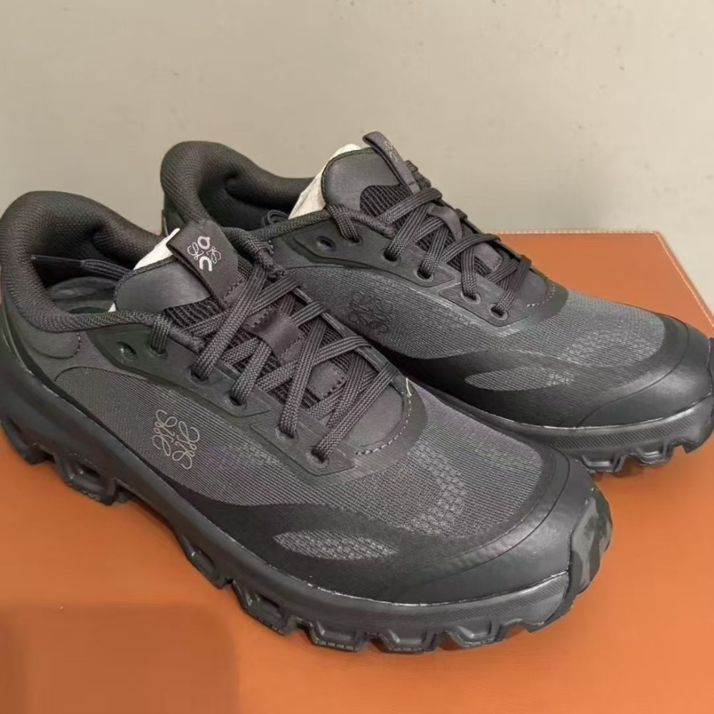 《ブランドコラボ》【LOEWE】× On Cloudventure 2.0 スニーカー