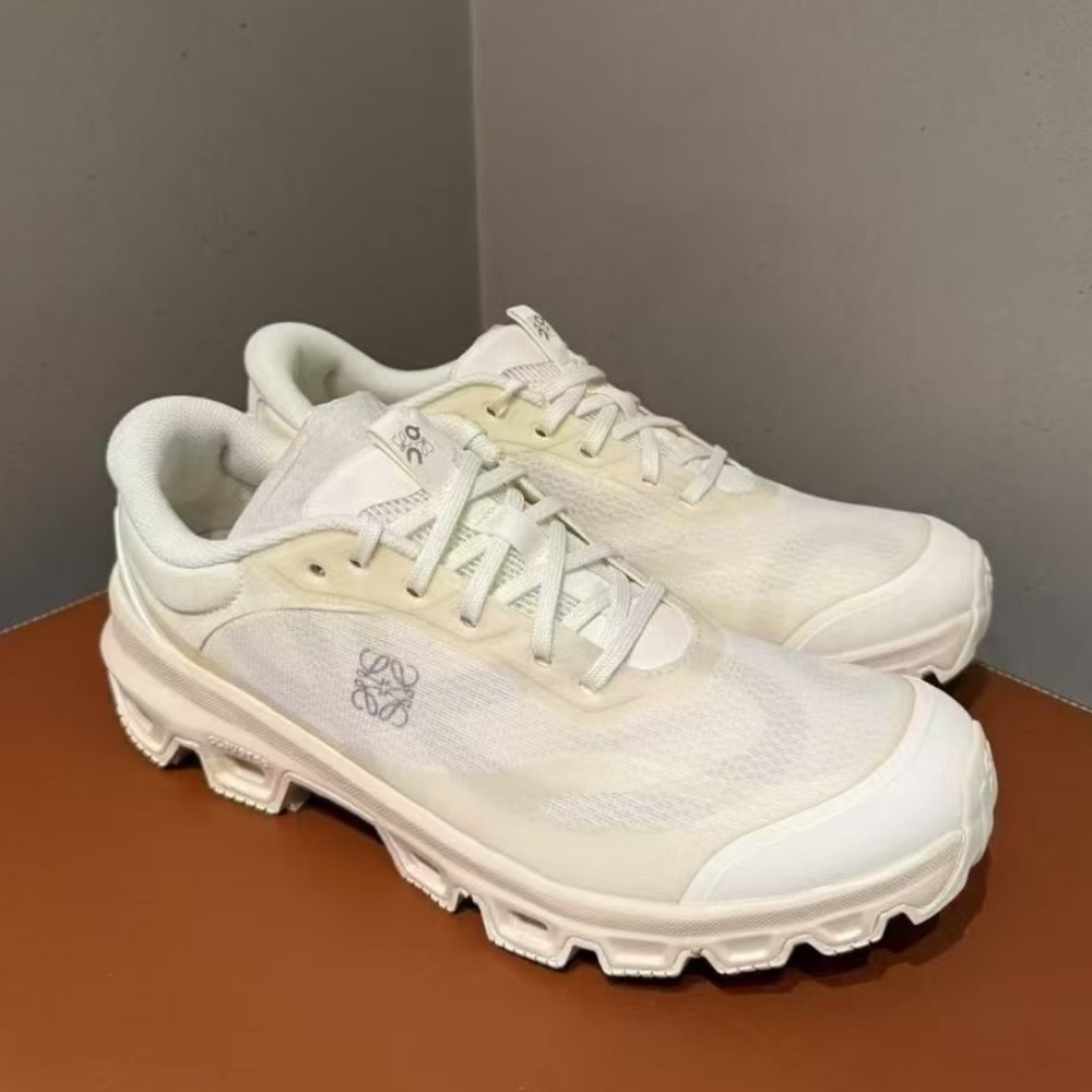 《ブランドコラボ》【LOEWE】× On Cloudventure 2.0 スニーカー