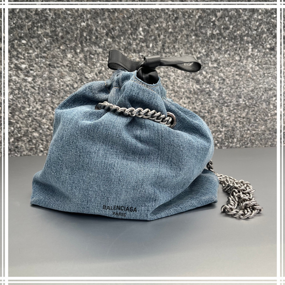 【デイリー×リゾート】BALENCIAGA バッグ カジュアル ミニマル