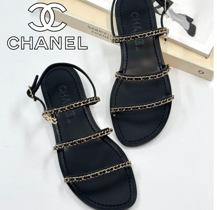 《CHANEL》サンダル 25S ラムスキン ブラック ゴールド チェーン