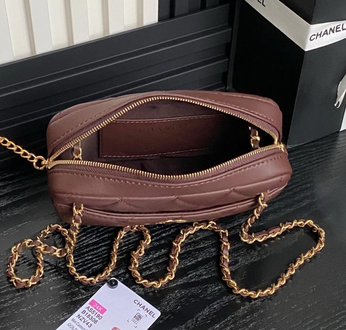 《CHANEL》マトラッセ チェーン バッグ ブラウン CCロゴ