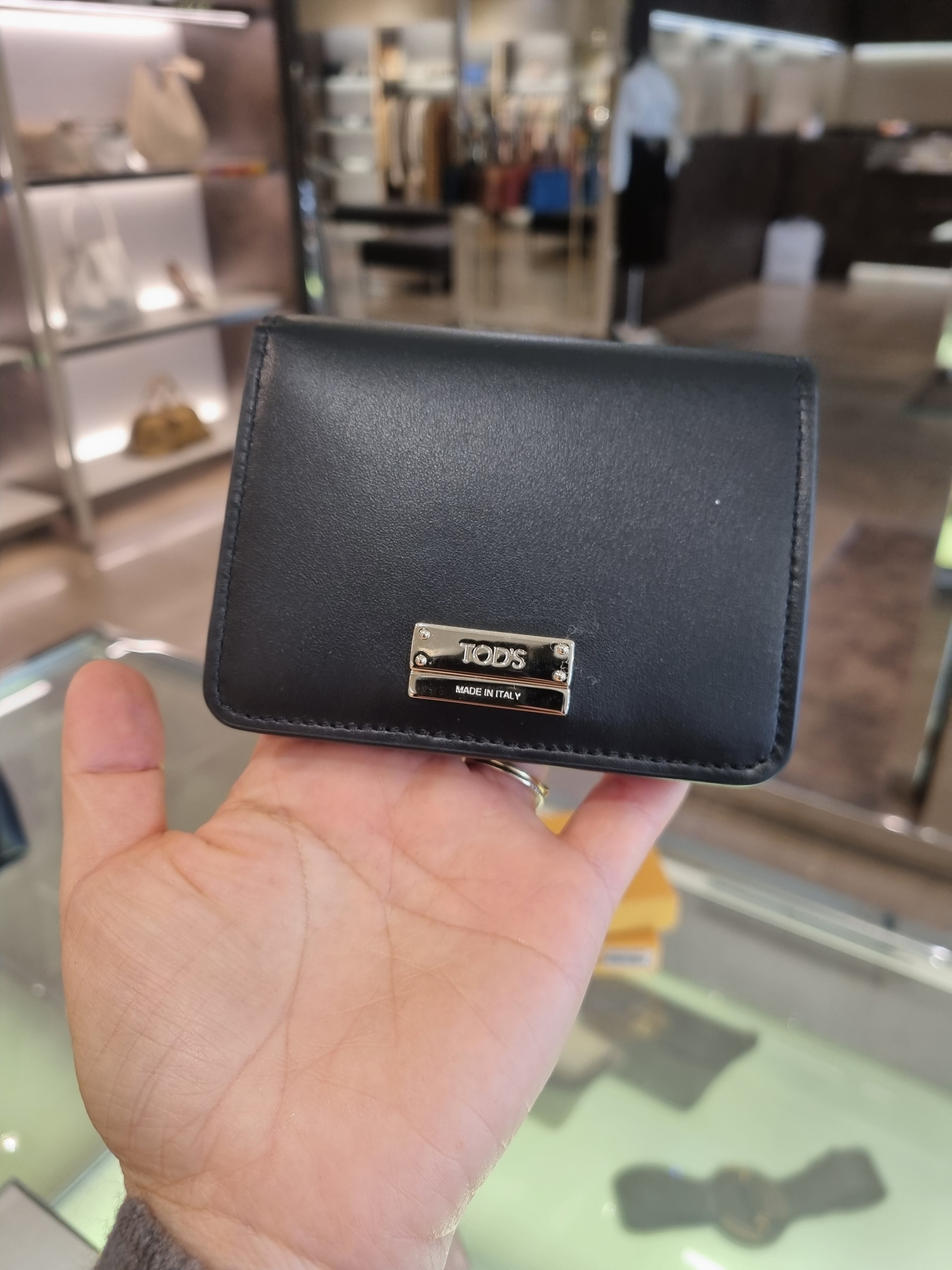 アウトレット特価セール♪【TOD'S】二つ折り長財布 紙幣入れ可