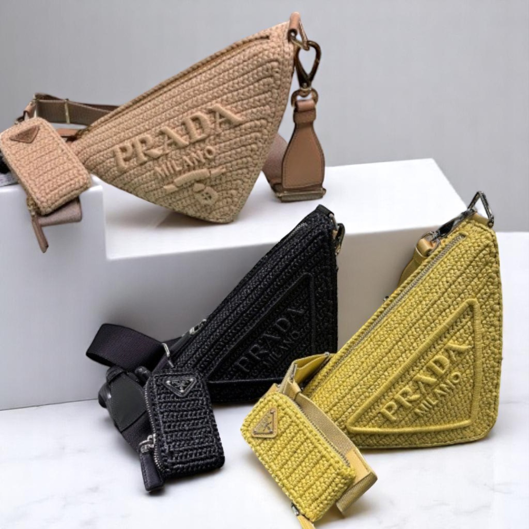 《PRADA》トライアングル クロシェ ショルダーバッグ