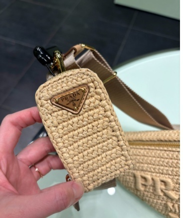 《PRADA》トライアングル クロシェ ショルダーバッグ