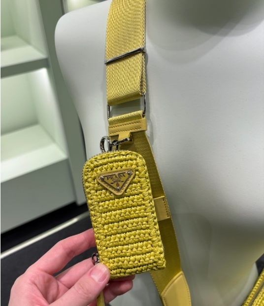 《PRADA》トライアングル クロシェ ショルダーバッグ