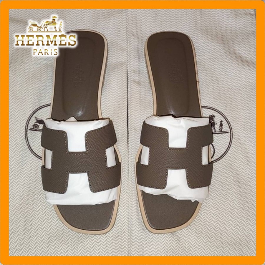 【HERMES】フラットサンダル×魅惑のベージュカラー
