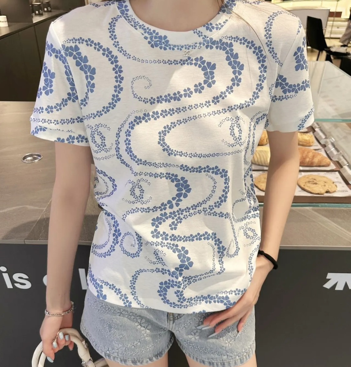 バカンスで着たい この夏へビロテ！ココビーチ CHANEL Tシャツ