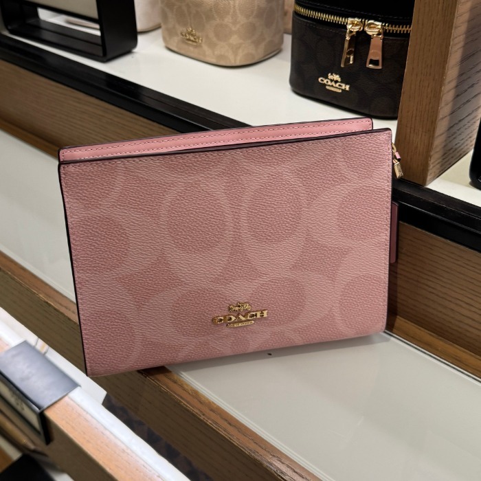 【COACH】 シグネチャー柄 ☆ スリム クロスボディーバッグ