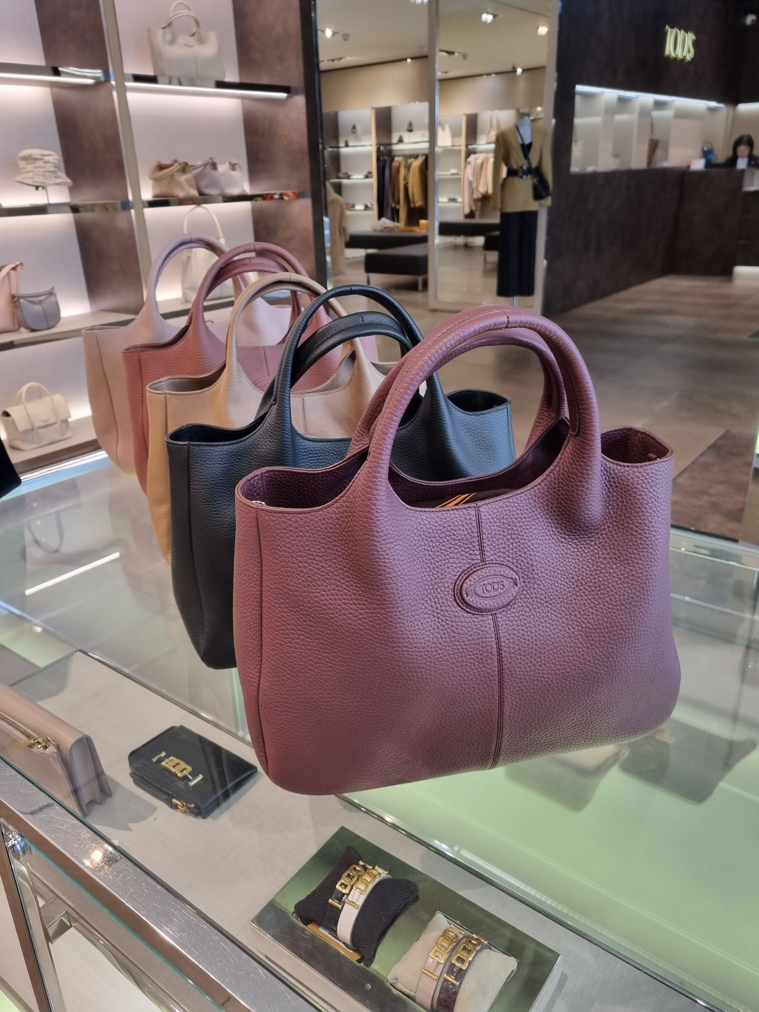 アウトレット特価【TOD'S」スモール トートバック ストラップ付