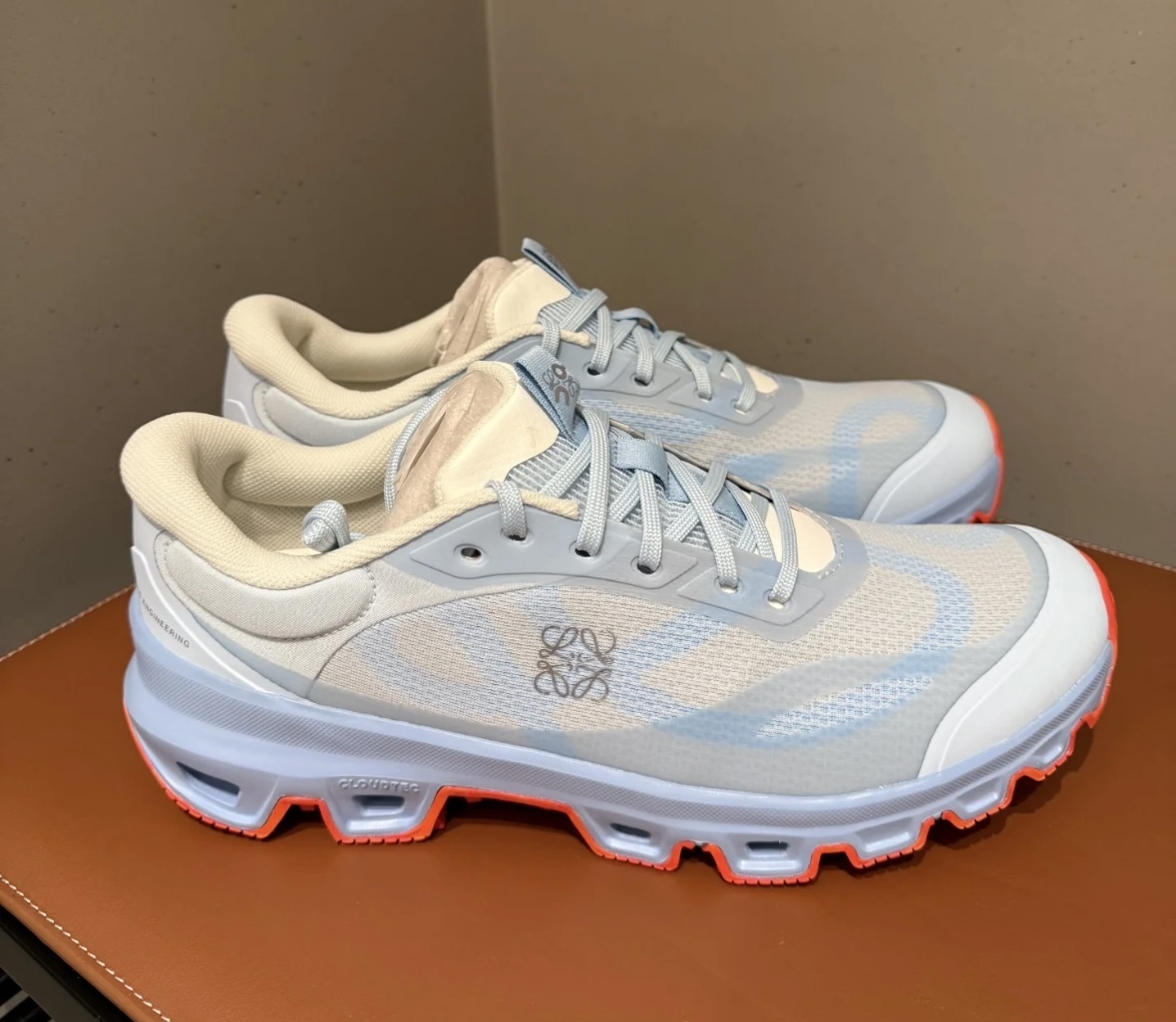 軽量で快適なはき心地《LOEWE》Cloudventure 2.0 スニーカー