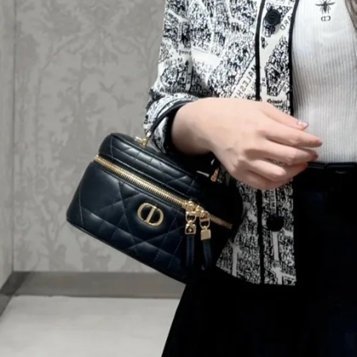 《ミラー付きでコンパクト☆》Dior Caro ミニ ヴァニティ