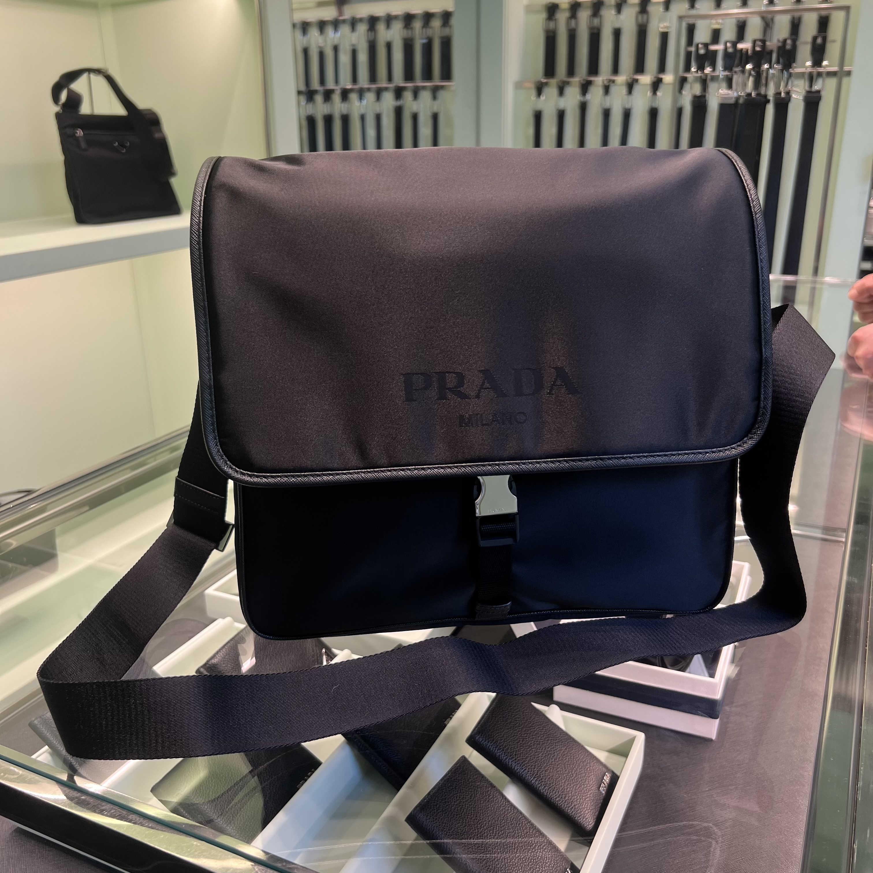 【PRADA】セール 2VD166 サフィアノ メッセンジャーバッグ