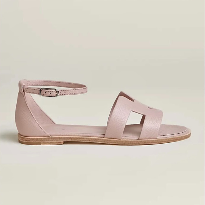 どんなシーンにも合う♪【HERMES】サンダル 《サントリーニ》