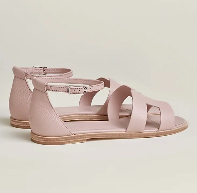 どんなシーンにも合う♪【HERMES】サンダル 《サントリーニ》