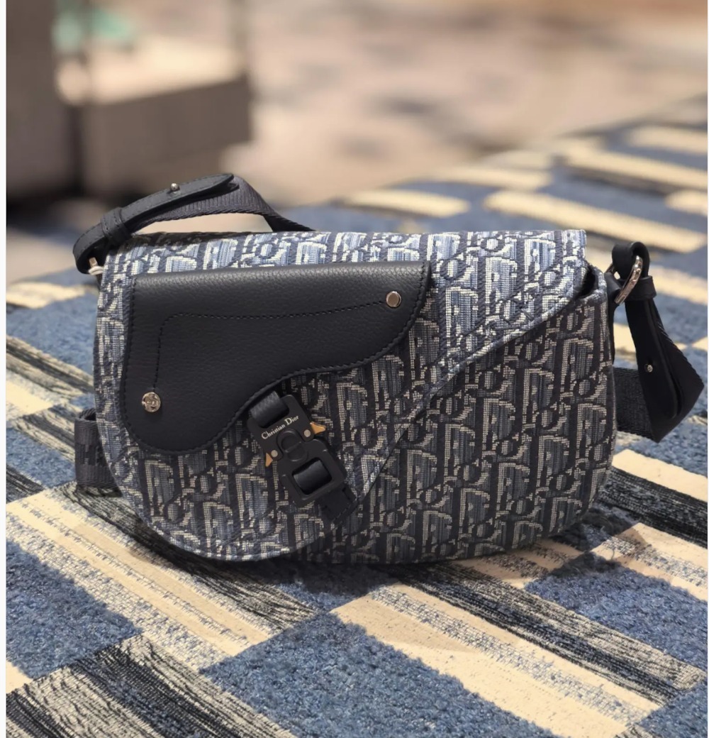 【コンパクトで機能的♪】DIOR★Saddle メッセンジャーバッグ