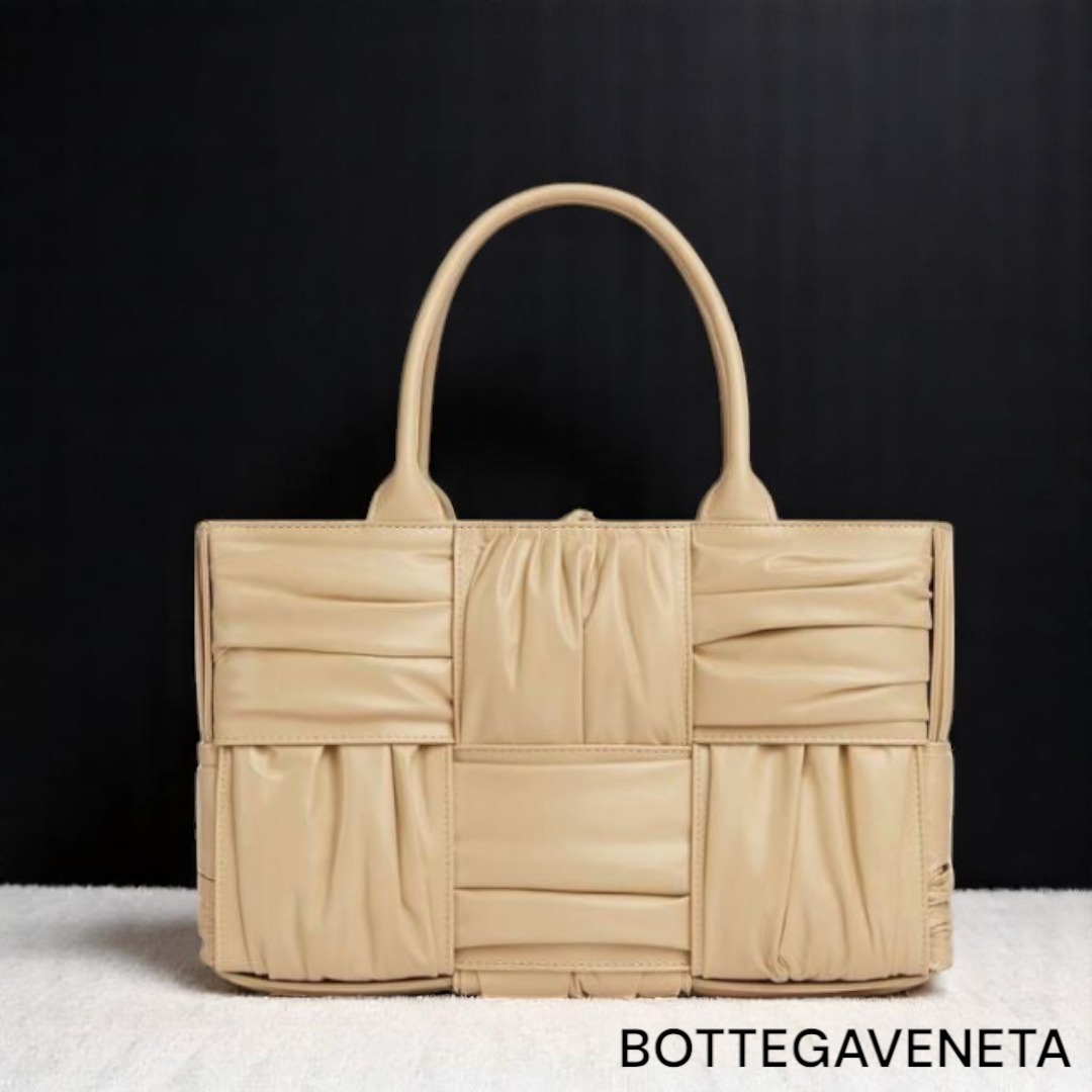 ●BOTTEGAVENETA ●ボッテガヴェネタ Small Acro Tote