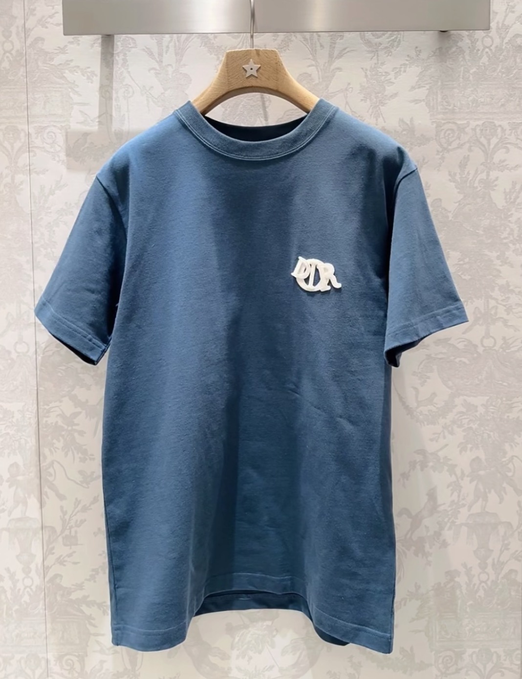 《即発★大人気★3色》DIOR Dior Charm Tシャツ
