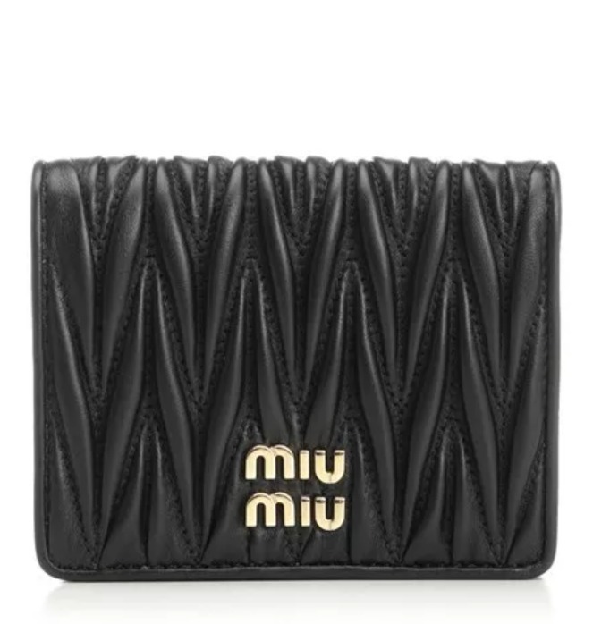関税込国内発送★MIU MIU マテラッセレザー 折り財布★ブラック